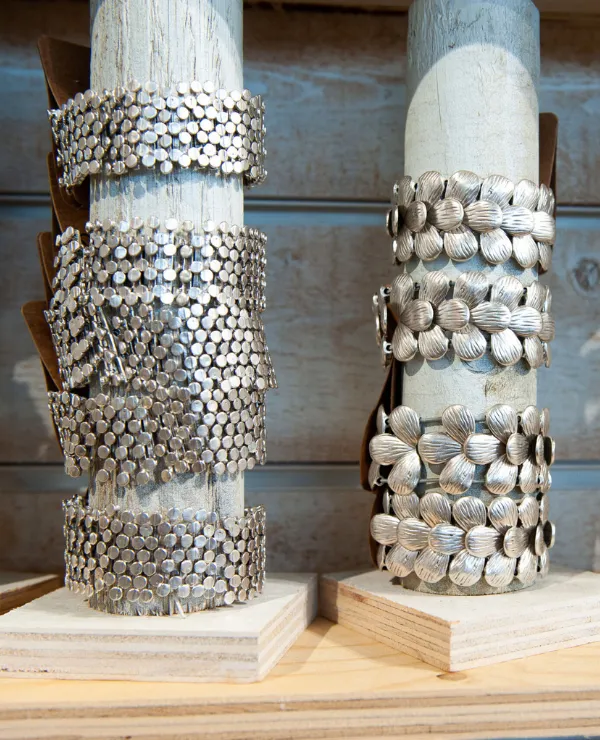 Merken_HeviHandmade_armbanden_zilver_stand