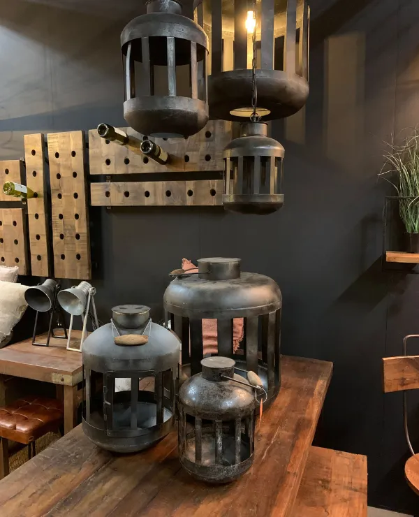 Merken_HoogendamInteriors_woonaccessoires_stand