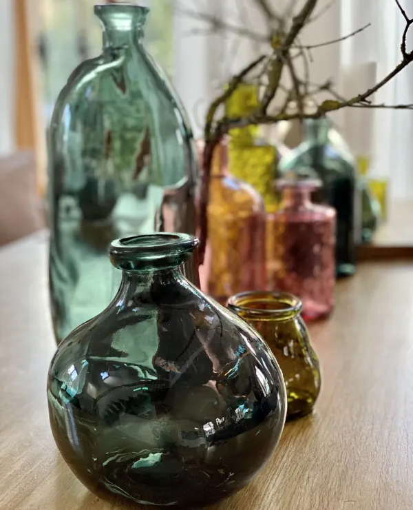 Merken_DekoFlorale_kleurrijke_vazen