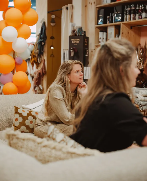 Typisch-TICA-Binnenkijken-bij-Roest-Concept-Store