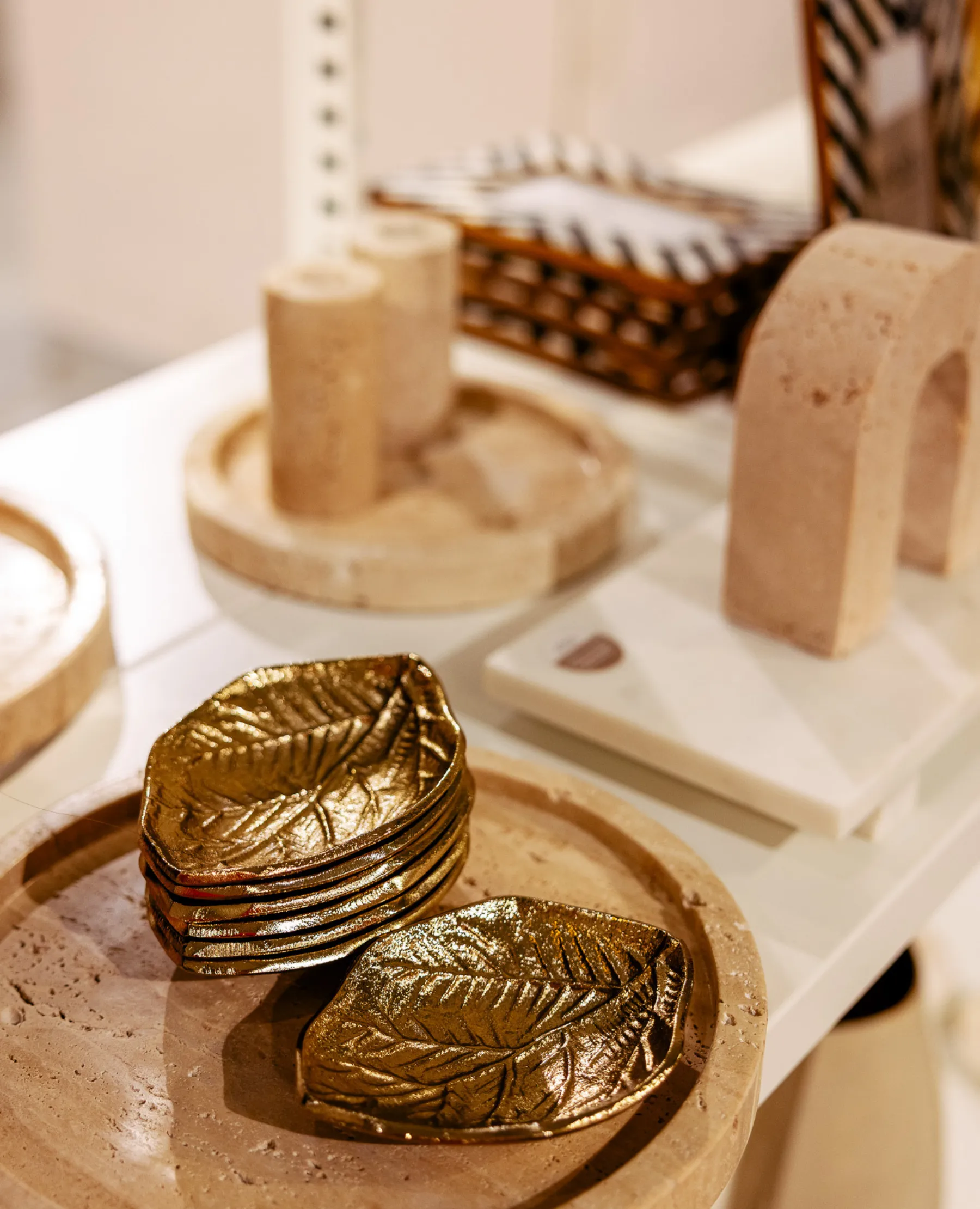 TICA_woonaccessoiresgroothandel_losbeeld_woondecoratie_beige_goud