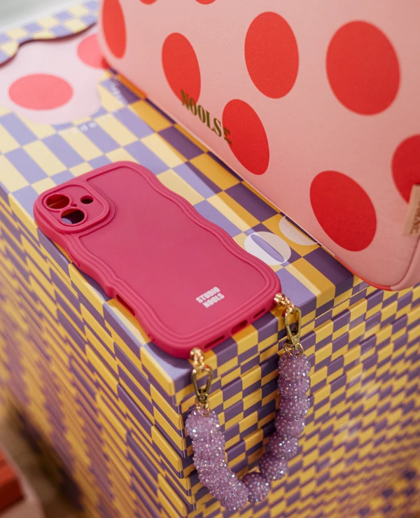 Telefoonhoesje en telefoonkoort van Studio Nools bij TICA