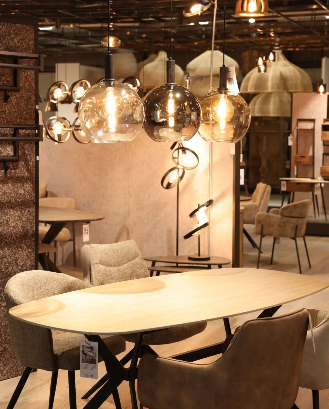 Showroom TICA Projects Venlo met interieurproducten voor projectinrichting