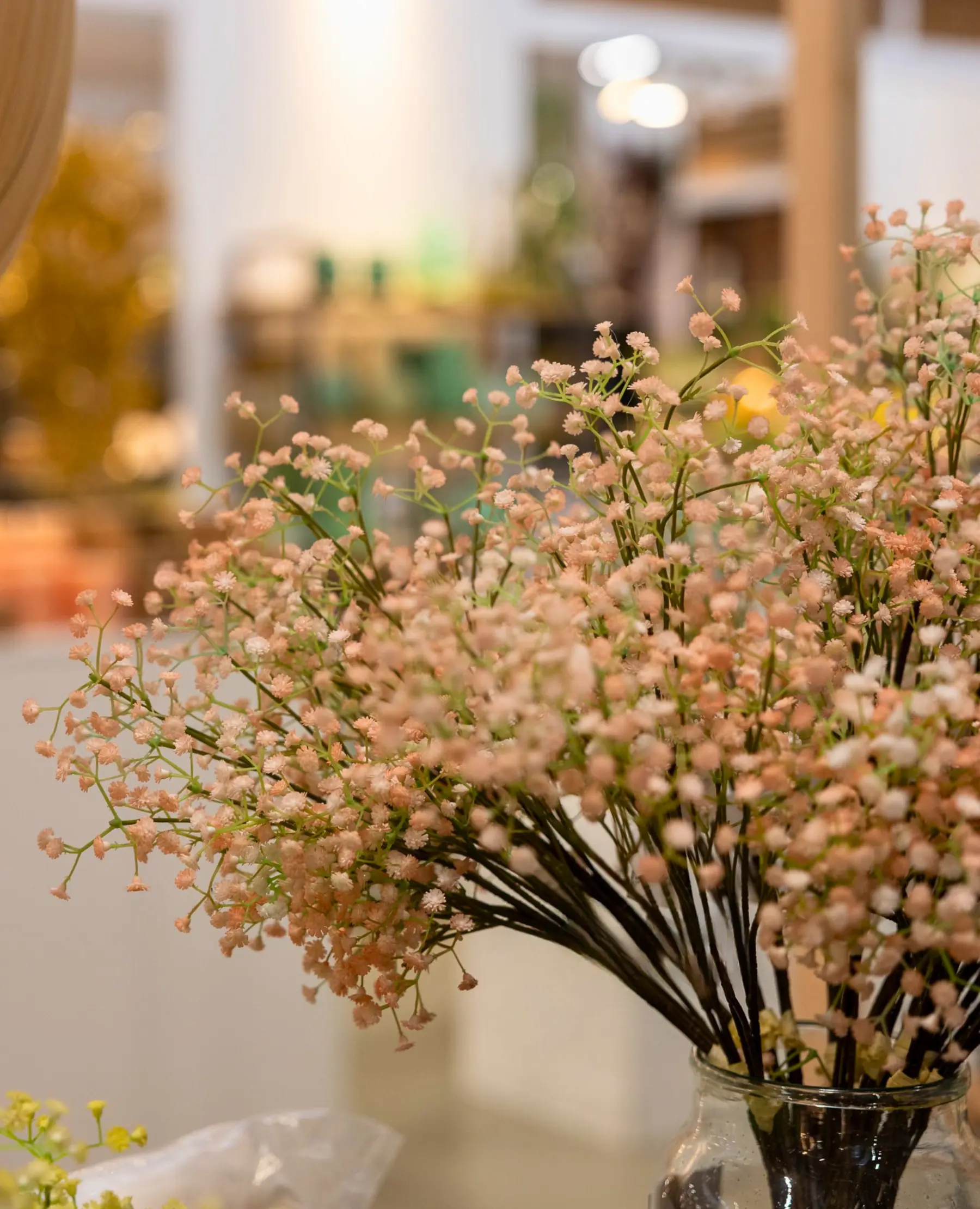 close up kunstbloemen bij TICA