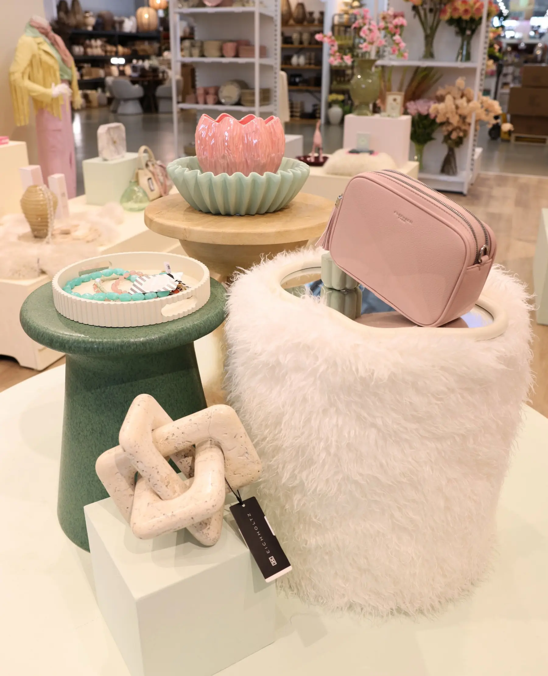 Trendplein bij TICA met woondecoratie en accessoires