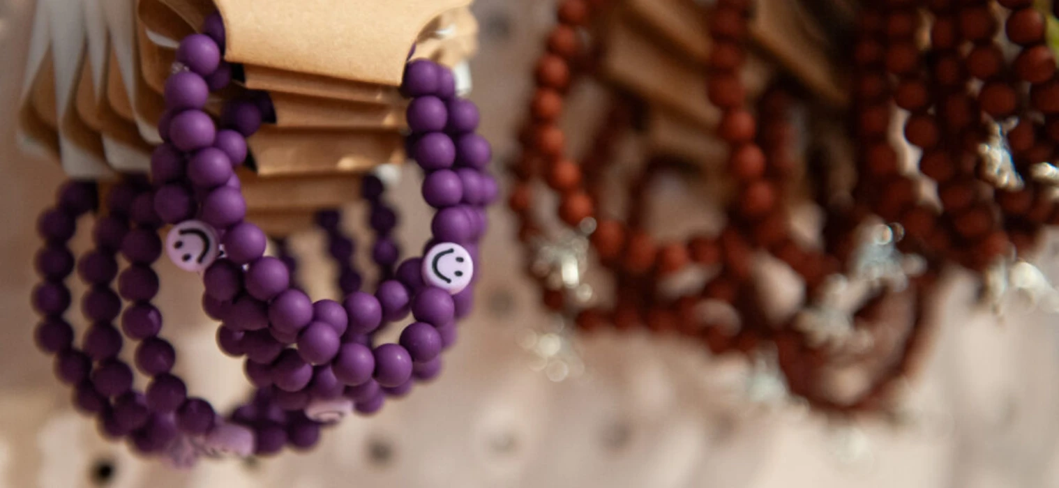 Paarse en bruine kralenarmbanden van Dewi Lifestyle