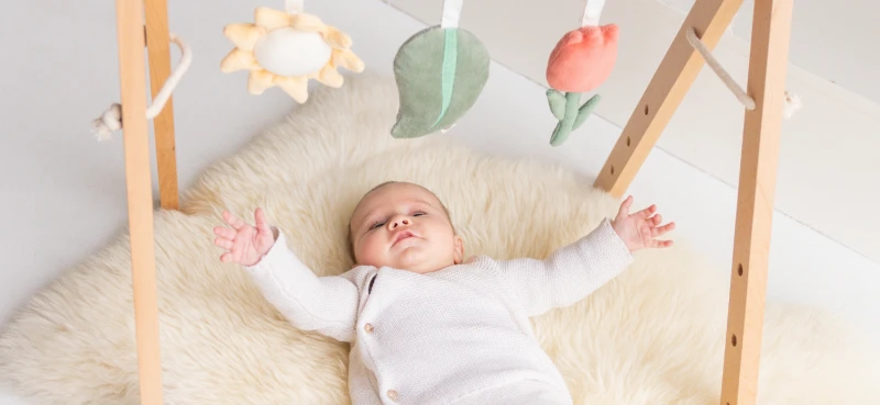 baby onder babygym van het merk Babiem