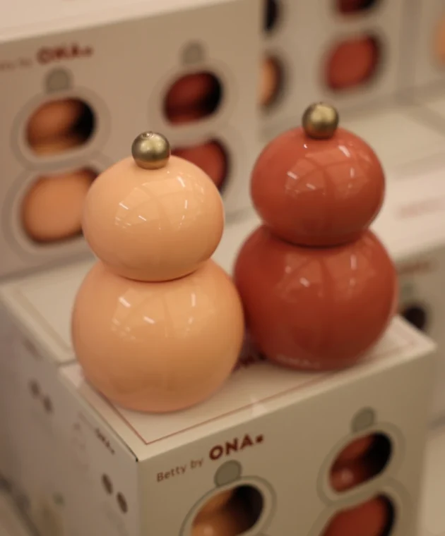 orange pepper mill and salt mill for the autumn season at TICA