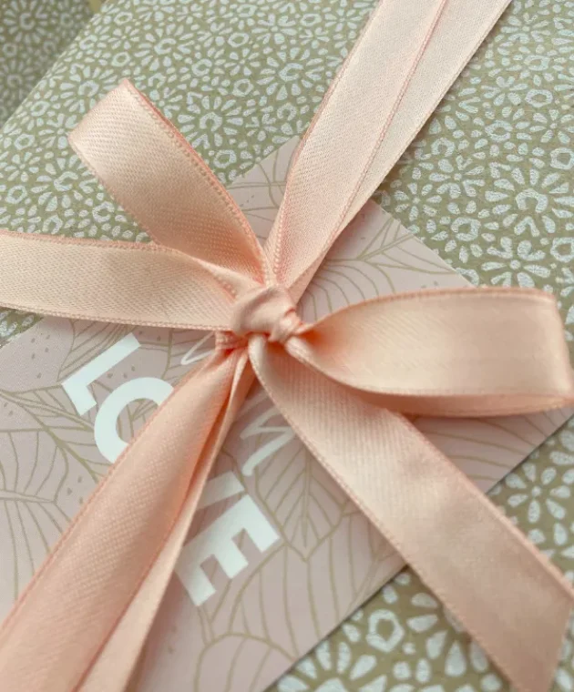 TipsAdvies_CadeauPakjeIn_inpakpapier_cadeauverpakkingen_beige_roze