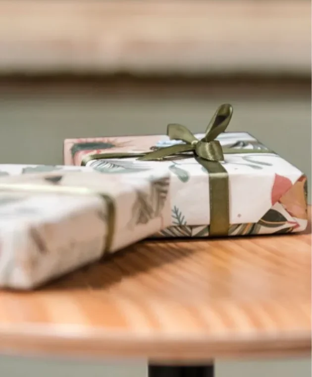 TipsAdvies_CadeauPakjeIn_inpakpapier_cadeauverpakkingen_groen_roze