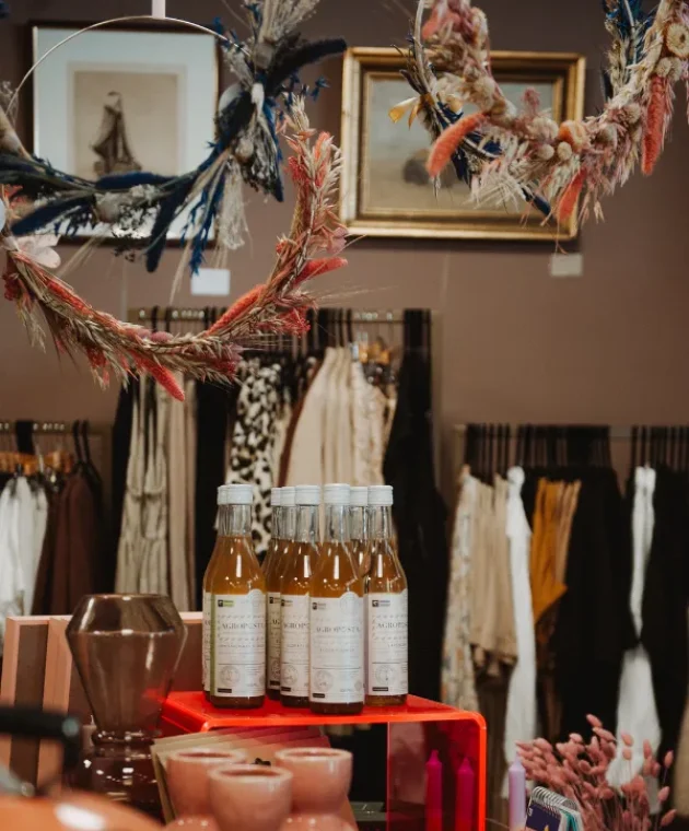 Typisch-TICA-Binnenkijken-bij-Roest-Concept-Store