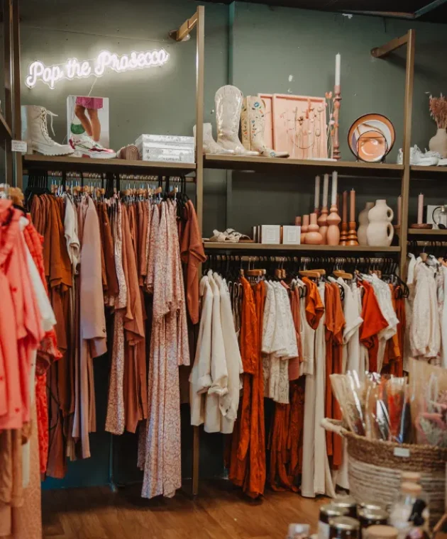 Typisch-TICA-Binnenkijken-bij-Roest-Concept-Store